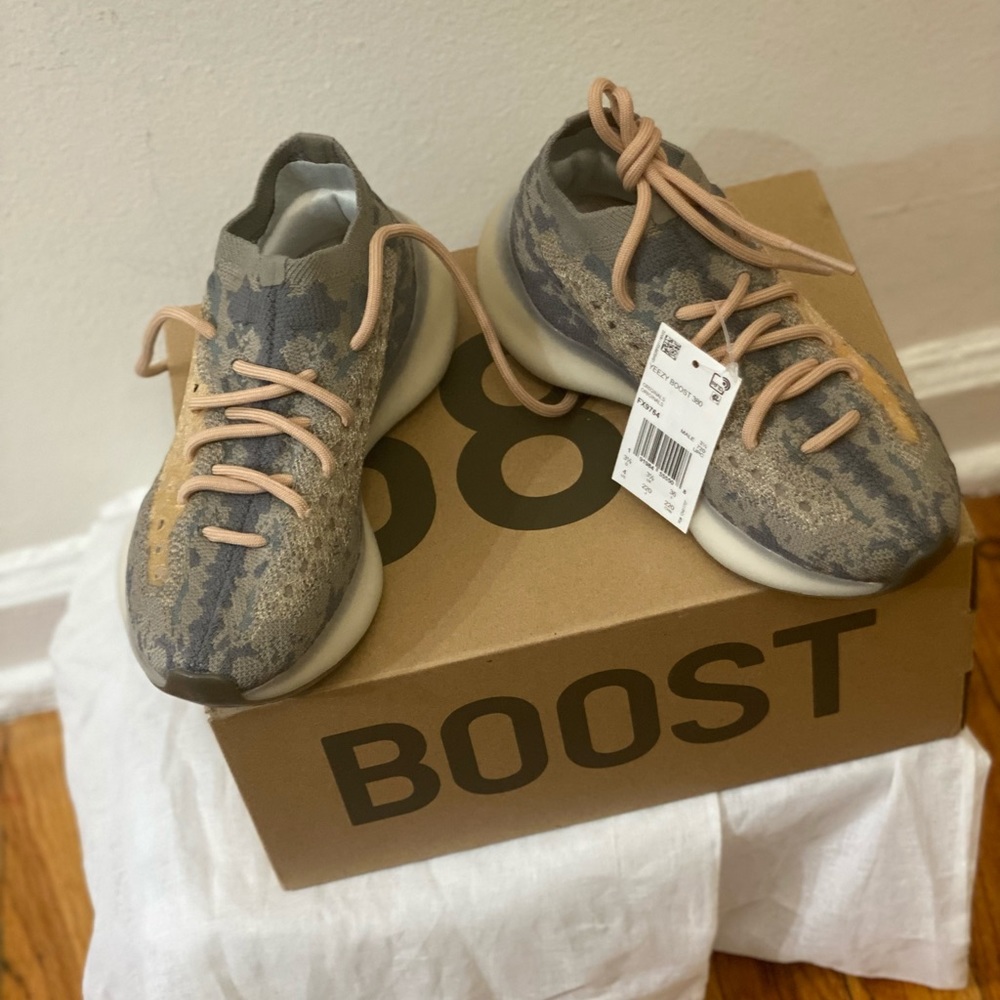 NWT Yeezy 380